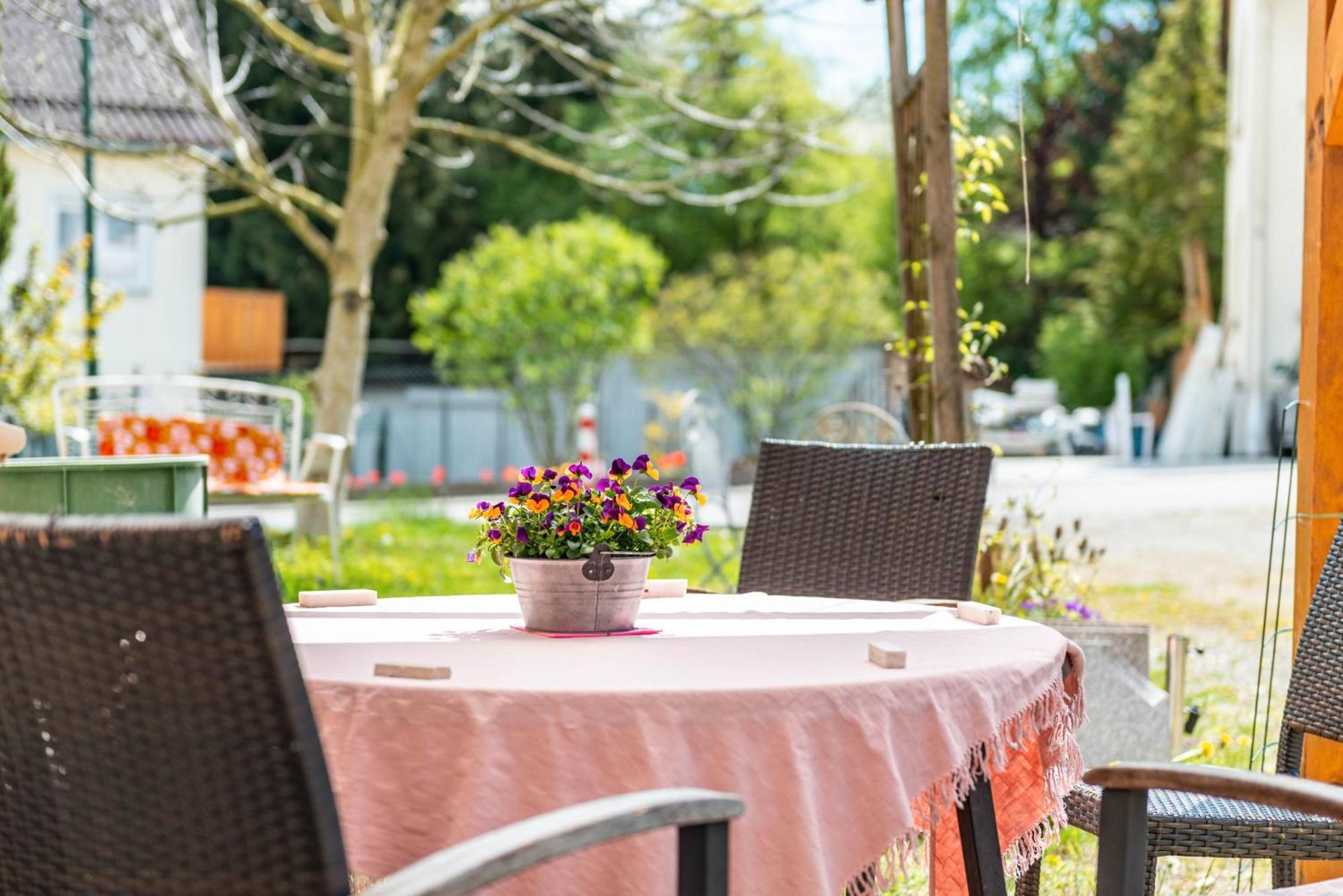 Vronis Ferienwohnungen Muhlingen Exteriér fotografie